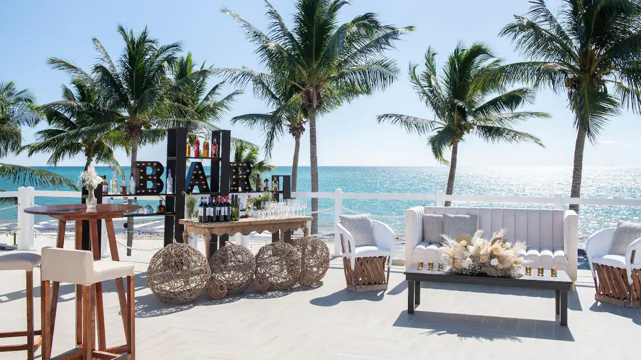 бар на плажа хотел хаят ривиера мая.jpg