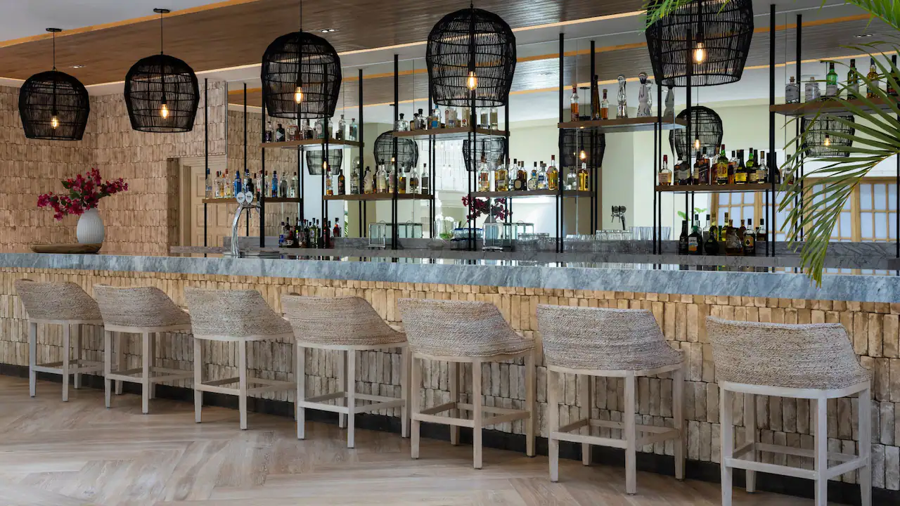 бар в бохо стил на хотел хаят жилара ривиера мая.jpg