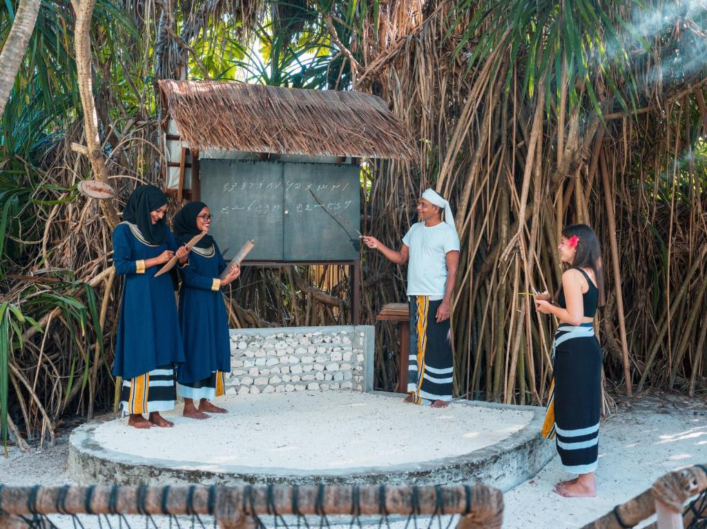 h33